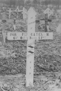 Harold Gates' grave with wooden cross